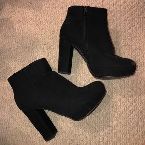Black platform heels - suede